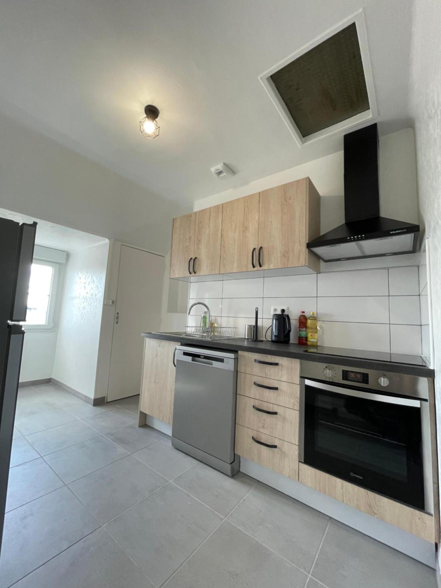 Appartement Renove Tout Equipe, Centre Ville, Proche De La Gare Et Commerce Flers  Exteriör bild