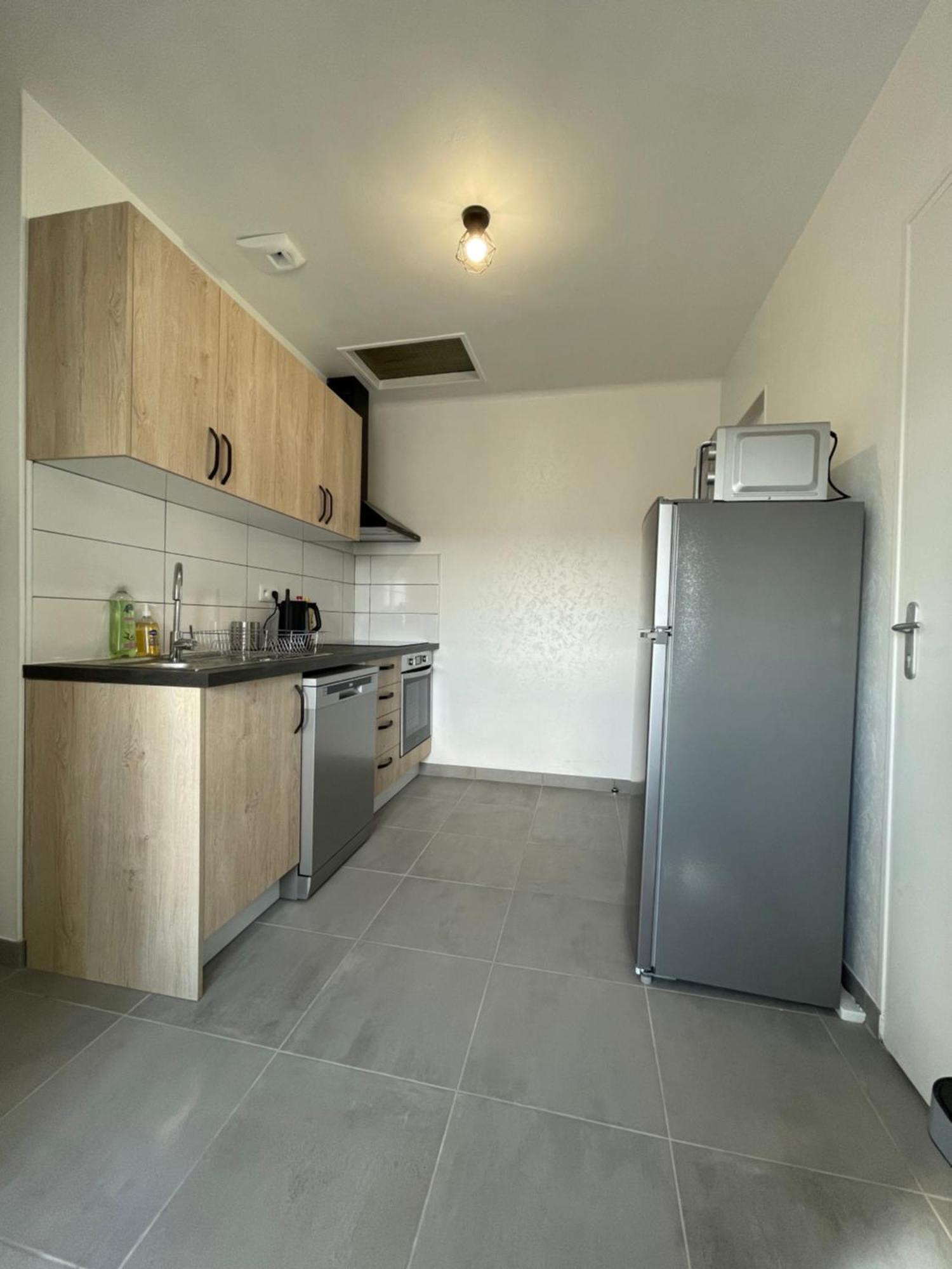 Appartement Renove Tout Equipe, Centre Ville, Proche De La Gare Et Commerce Flers  Exteriör bild